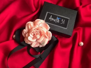 Hoa cài áo vest nữ